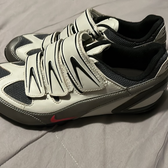 Nike cycling gray & black Velcro shoes size 8 - Picture 6 of 10